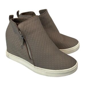 Torrid Women's  Knit Side Zip Platform Hidden Wedge Sneakers 10ww